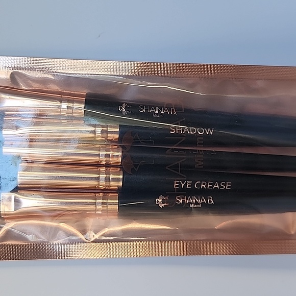 Shaina B 5 Piece Eyes on Miami Makeup Brush Set - Picture 3 of 5